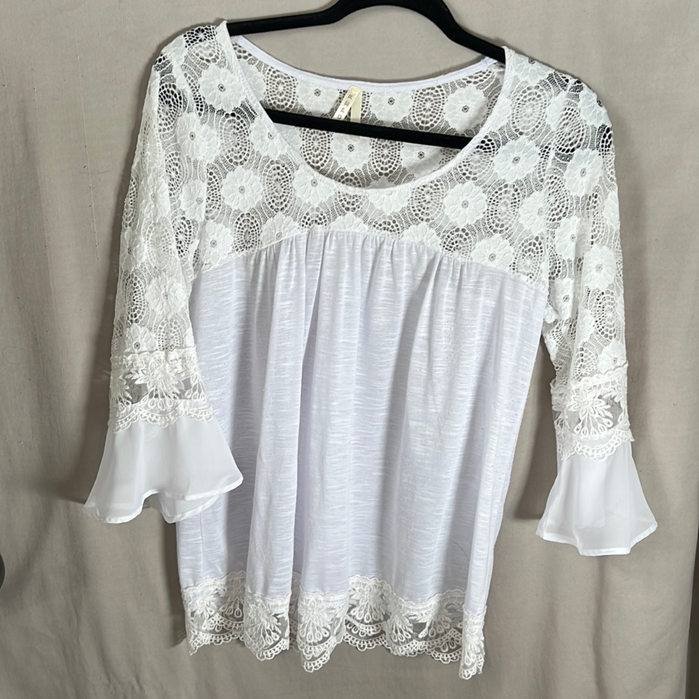 Boho blouse, (M), lacy 3/4 sleeves, upper and lower lace in front/back.